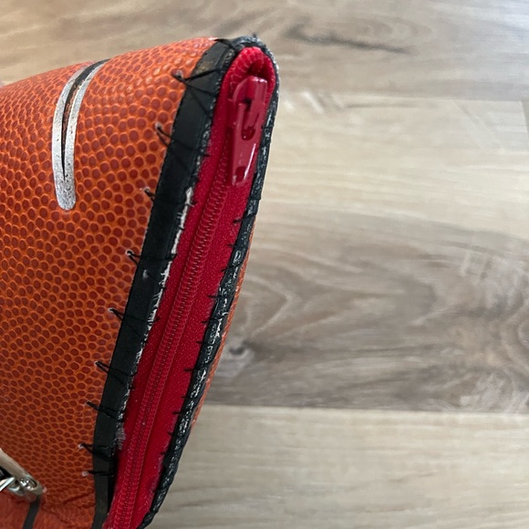 Handmade basketball Clutch - Picture 4 of 12